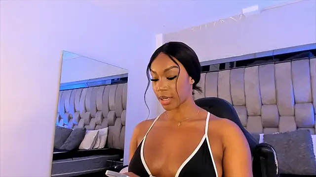 ChaynnaCooper online show from 02-10-25, 03:32