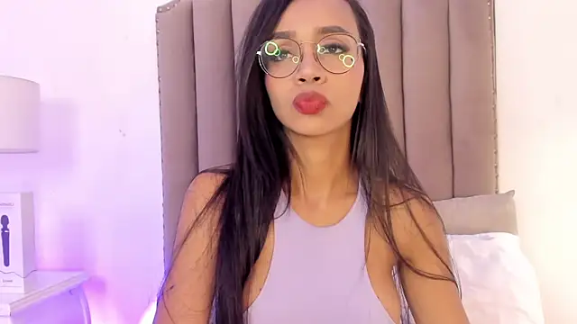 SamanthaFerrer   online show from 02-04-25, 07:44