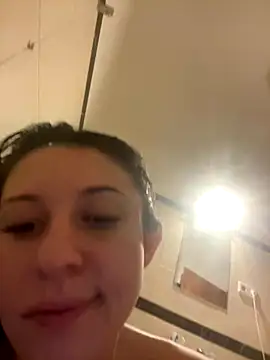 Snapshot of vienncica chatting on 10-20-25, 01:55 vienncica online show from 10-20-25, 01:55
