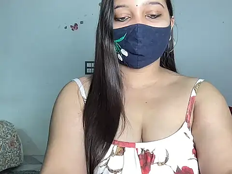 Snapshot of Varnika_aarora chatting on 10-19-25, 04:13 Varnika aarora online show from 10-19-25, 04:13