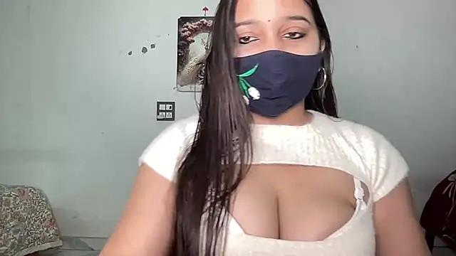 Snapshot of Varnika_aarora chatting on 11-04-25, 03:38 Varnika aarora online show from 11-04-25, 03:38