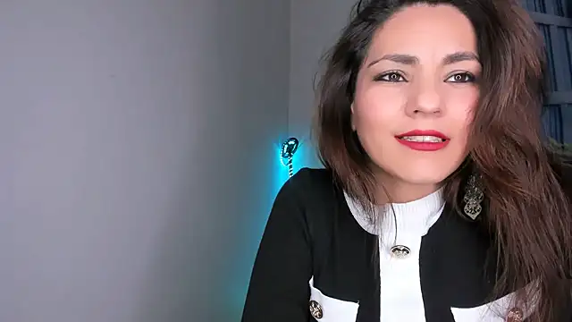 Snapshot of Chanel_shaw chatting on 10-28-25, 05:37 Chanel shaw online show from 10-28-25, 05:37