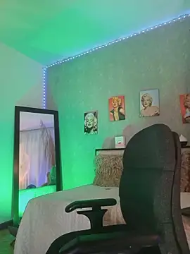 nahiarapalmer19 online show from 09-21-25, 04:41