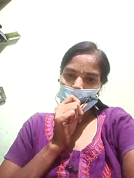 anusiya01 online show from 11-17-25, 04:57