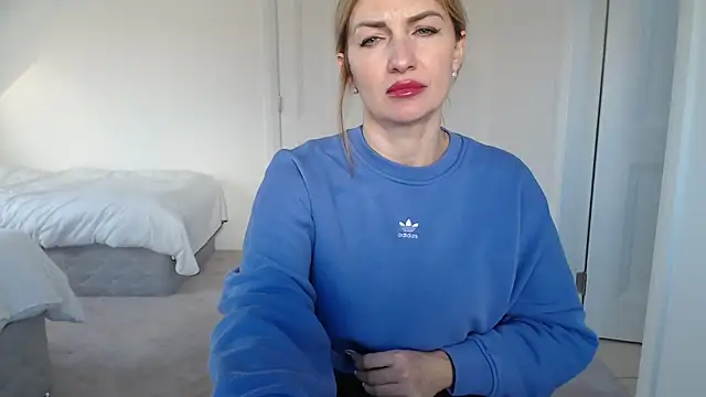 Mallinia online show from 02-04-25, 03:57