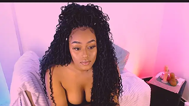 Snapshot of Emily_Williams12 chatting on 09-30-25, 01:21 Emily Williams12 online show from 09-30-25, 01:21