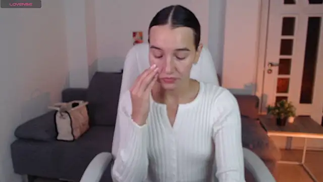 Bellla Haddid online show from 10-15-25, 01:06