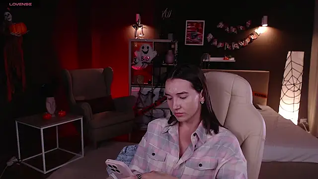 Bellla Haddid online show from 10-23-25, 01:05