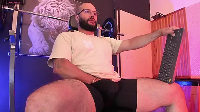 Snapshot of Luke__09 chatting on 03-11-26, 11:49 Luke 09 online show from 03-11-26, 11:49