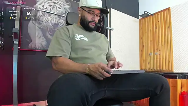 Snapshot of Luke__09 chatting on 04-02-26, 12:19 Luke 09 online show from 04-02-26, 12:19