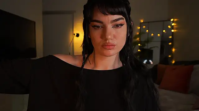 Snapshot of Heidi11 chatting on 10-10-25, 06:29 Heidi11 online show from 10-10-25, 06:29