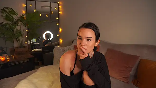 Snapshot of Heidi11 chatting on 10-19-25, 07:47 Heidi11 online show from 10-19-25, 07:47