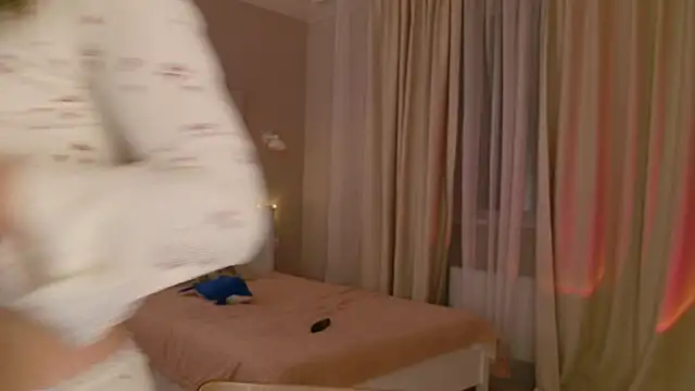 Pink SeaGul online show from 10-20-25, 05:02