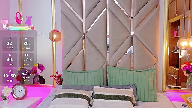 Lola King online show from 11-22-25, 04:55