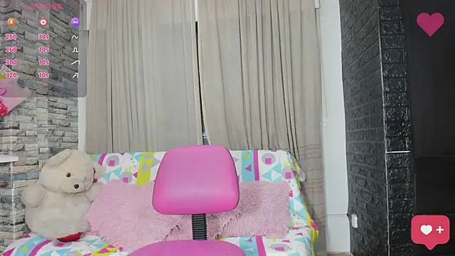 Snapshot of kitty_queen10 chatting on 01-15-25, 06:54 kitty queen10 online show from 01-15-25, 06:54