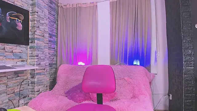 Snapshot of kitty_queen10 chatting on 03-20-25, 01:35 kitty queen10 online show from 03-20-25, 01:35