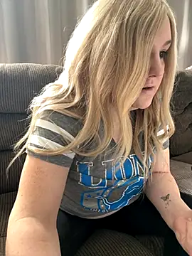 Snapshot of PuckBunny17 chatting on 10-10-25, 05:45 PuckBunny17 online show from 10-10-25, 05:45