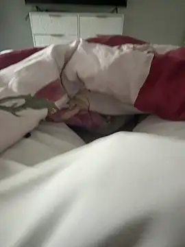 Snapshot of tiou72 chatting on 02-14-26, 08:33 tiou72 online show from 02-14-26, 08:33