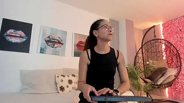 Angela donnato online show from 01-29-25, 03:54