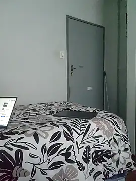 Snapshot of Userio072 chatting on 02-05-25, 02:37 Userio072 online show from 02-05-25, 02:37