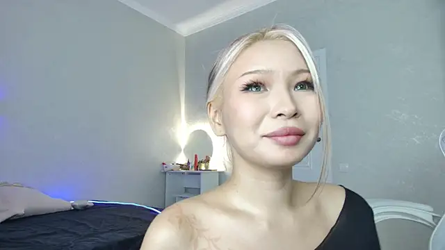 RileyMee online show from 02-28-25, 01:15