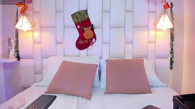 Snapshot of AslyGomez chatting on 12-20-24, 11:43 AslyGomez online show from 12-20-24, 11:43