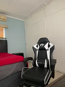 Snapshot of Candy_Love_18 chatting on 09-09-25, 07:19 Candy Love 18 online show from 09-09-25, 07:19