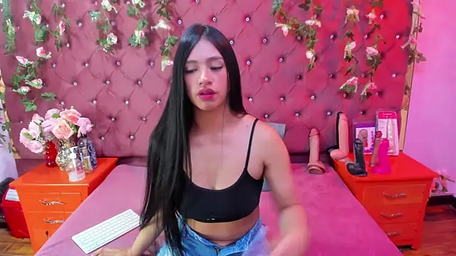 Mariana Prin online show from 10-17-25, 01:42