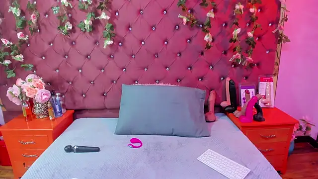 Mariana Prin online show from 10-19-25, 02:45