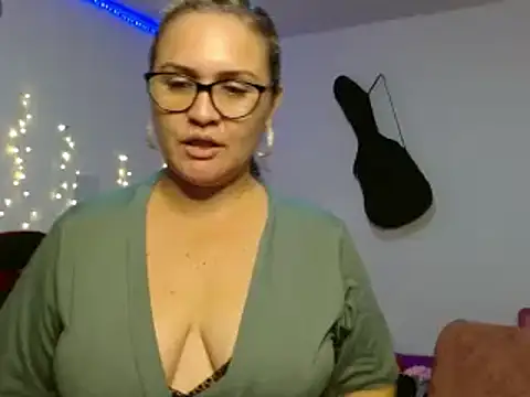helenca43 online show from 02-06-25, 07:13