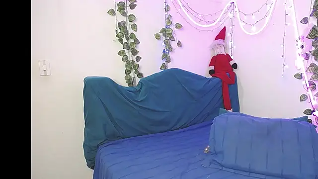 Snapshot of DominaLeona chatting on 11-15-25, 02:20 DominaLeona online show from 11-15-25, 02:20