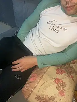 Snapshot of YawlingJingoist chatting on 11-19-25, 02:00 YawlingJingoist online show from 11-19-25, 02:00