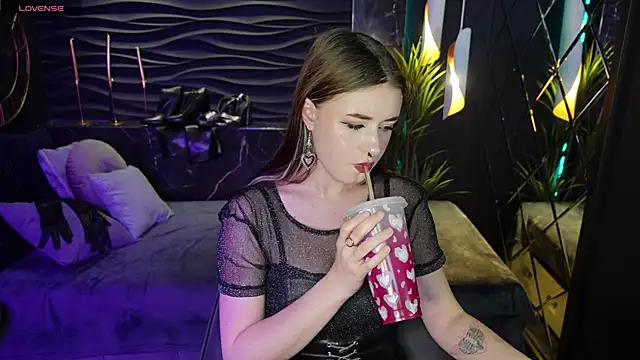 Snapshot of Lily_Moonlight chatting on 01-15-25, 02:02 Lily Moonlight online show from 01-15-25, 02:02