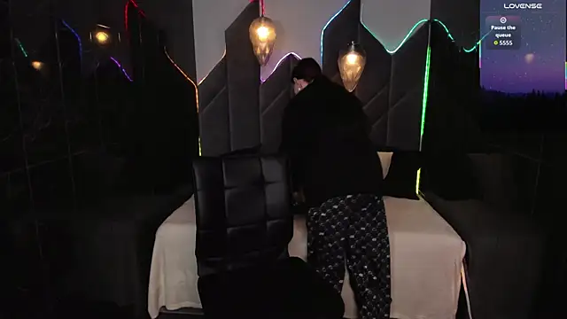 Snapshot of Lily_Moonlight chatting on 12-13-25, 07:53 Lily Moonlight online show from 12-13-25, 07:53