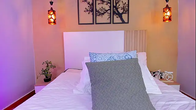 Snapshot of CamilleLynn chatting on 12-23-24, 05:49 CamilleLynn online show from 12-23-24, 05:49