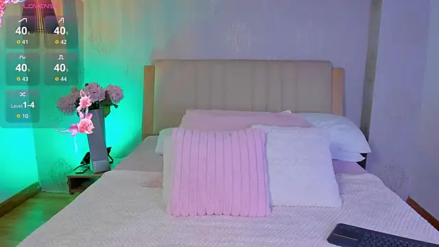 Snapshot of CamilleLynn chatting on 09-11-25, 12:11 CamilleLynn online show from 09-11-25, 12:11