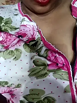 Snapshot of Wifesuman40 chatting on 12-13-24, 11:45 Wifesuman40 online show from 12-13-24, 11:45