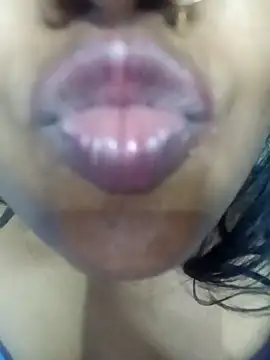 Snapshot of Wifesuman40 chatting on 01-21-25, 01:39 Wifesuman40 online show from 01-21-25, 01:39