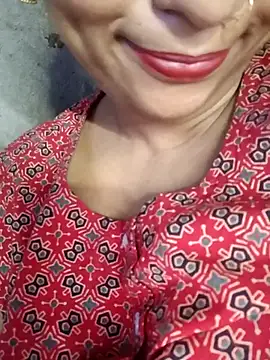 Snapshot of Wifesuman40 chatting on 03-06-25, 05:35 Wifesuman40 online show from 03-06-25, 05:35