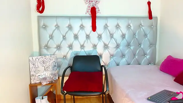 JessicaRabbit04 online show from 11-25-25, 03:28