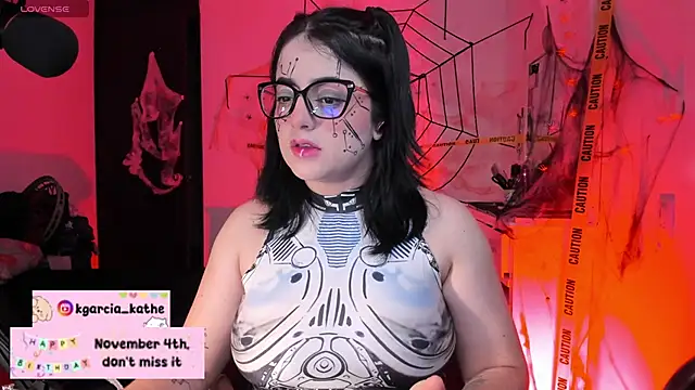 Snapshot of Lin-cute chatting on 10-25-25, 05:37 Lin-cute online show from 10-25-25, 05:37