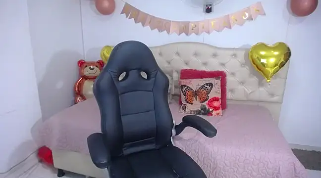 cristal horny19 online show from 03-08-25, 03:06