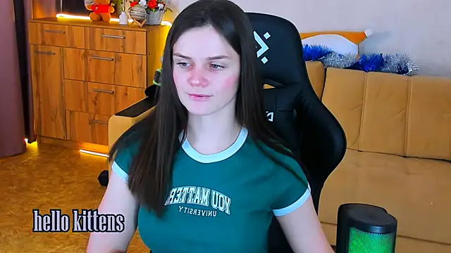 Snapshot of Lora_Cain chatting on 12-14-24, 03:47 Lora Cain online show from 12-14-24, 03:47