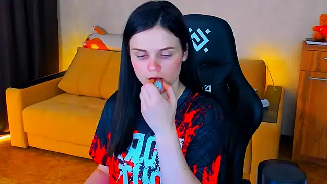 Snapshot of Lora_Cain chatting on 01-15-25, 06:12 Lora Cain online show from 01-15-25, 06:12