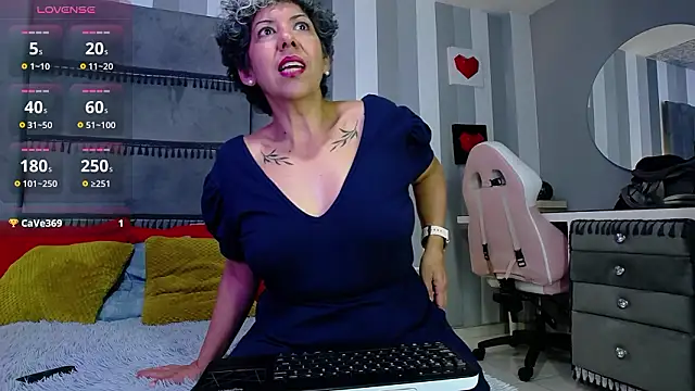 Snapshot of Julianewell chatting on 03-10-26, 12:32 Julianewell online show from 03-10-26, 12:32