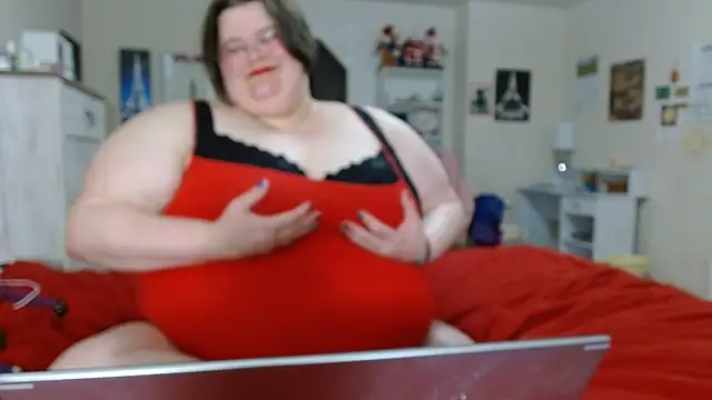 Snapshot of ChristineLusst chatting on 03-05-25, 11:06 ChristineLusst online show from 03-05-25, 11:06