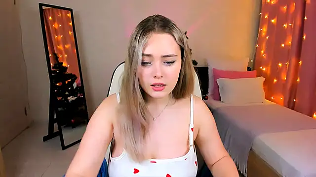 Snapshot of Rose_Sweetiee chatting on 12-21-24, 02:58 Rose Sweetiee online show from 12-21-24, 02:58