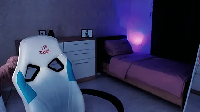 Snapshot of Rose_Sweetiee chatting on 09-10-25, 09:37 Rose Sweetiee online show from 09-10-25, 09:37