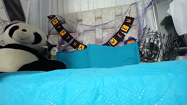 KOURTNEY-- online show from 10-28-25, 01:53