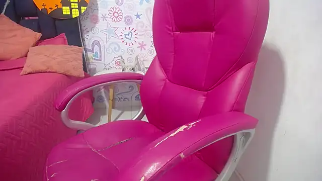 KOURTNEY-- online show from 10-29-25, 02:14